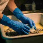 how to clean a cat litter box safely